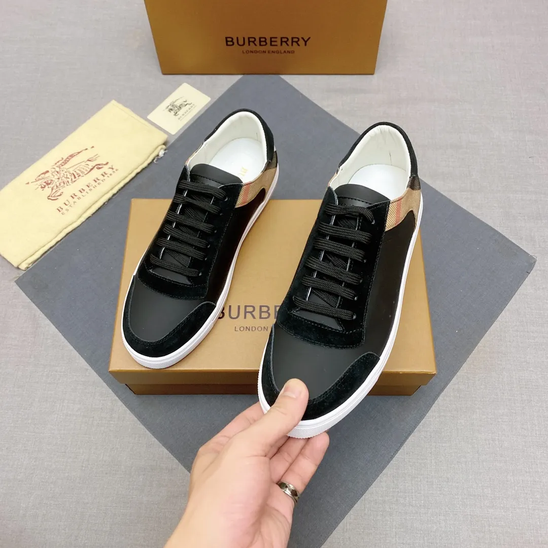 p400 【Burberry】Burberry’s new men’s casual shoes! Classic striped cloth paired with imported first-layer silk calfskin and high-mercerized nubuck leather. Real sheepskin lining is very comfortable. Original outsole. Two-color selection, details determine quality. Welcome to compare. Size: 38-44 No. 068
